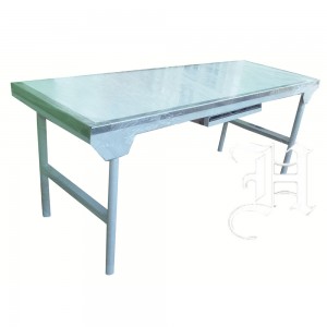 stationary table